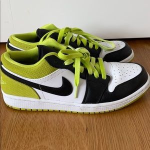 Men’s Air Jordans size 8